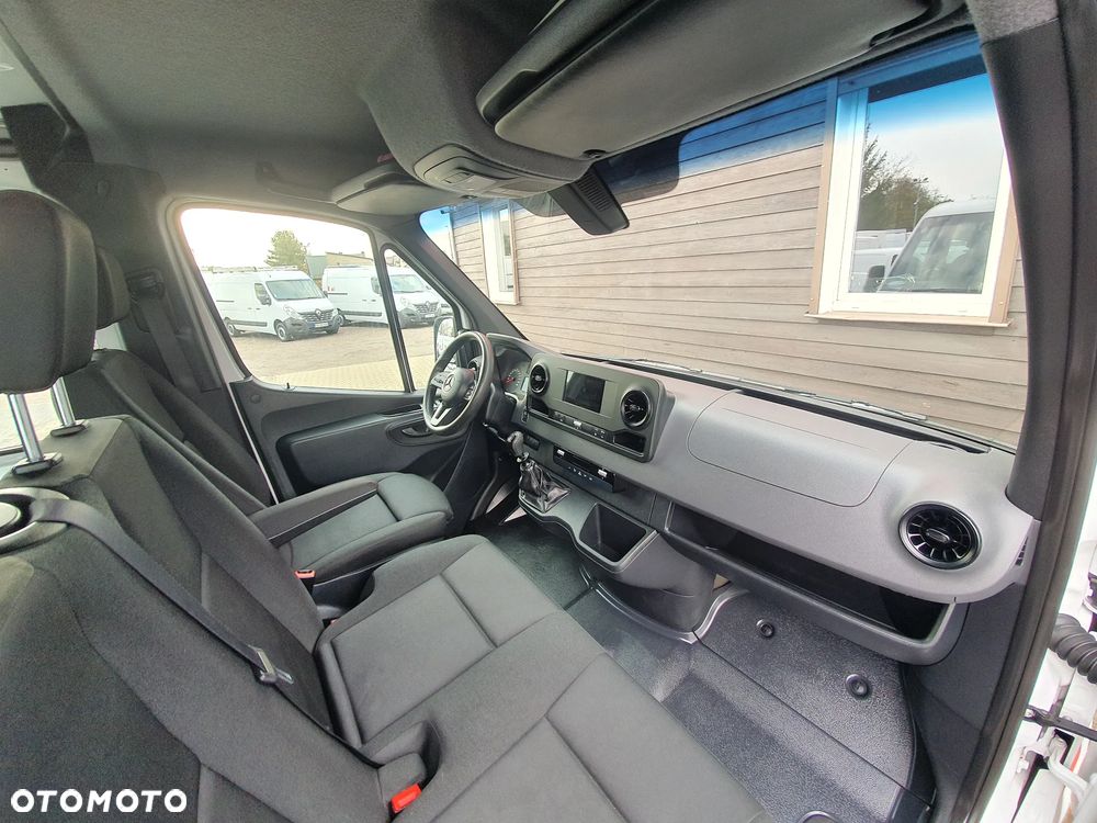 Mercedes-Benz Sprinter - 14