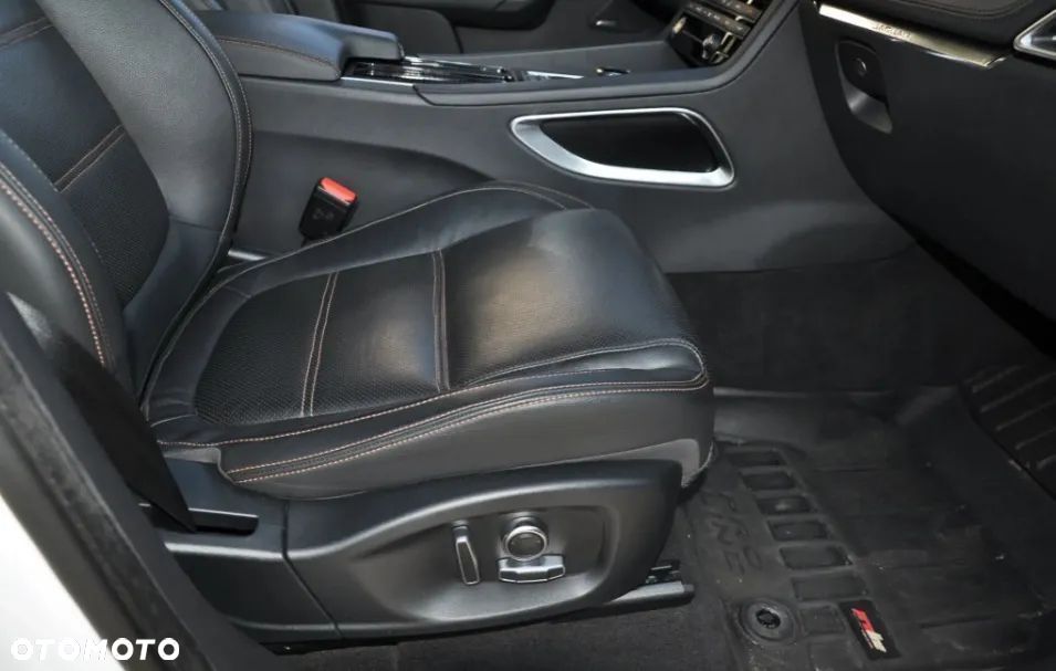 Jaguar F-Pace 2.0 i4P AWD R-Sport - 19