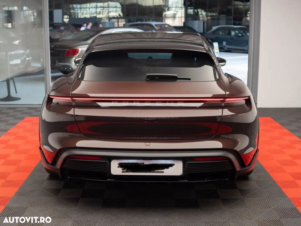 Porsche Taycan - 10