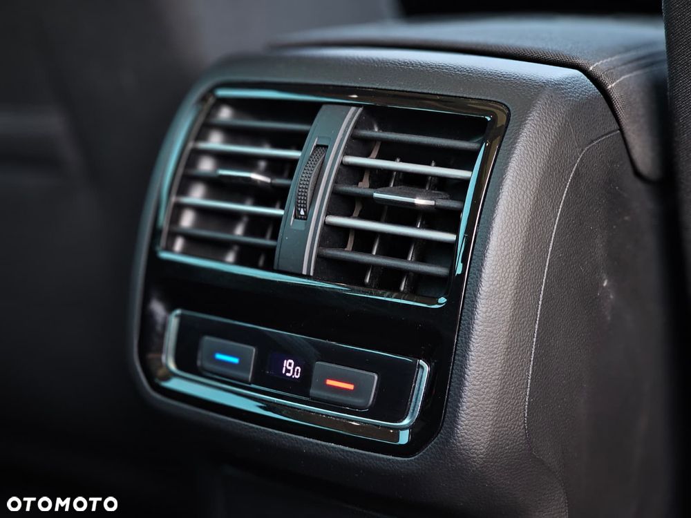 Volkswagen Passat - 33