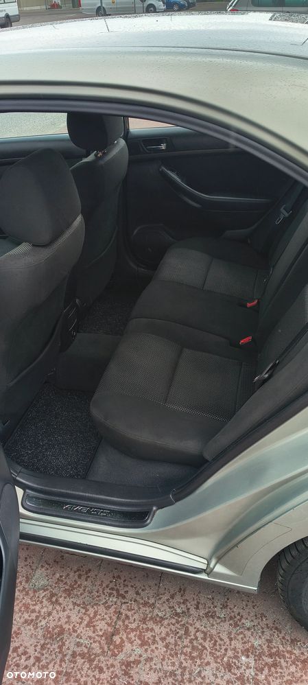 Toyota Avensis 1.8 VVT-i Sol - 12