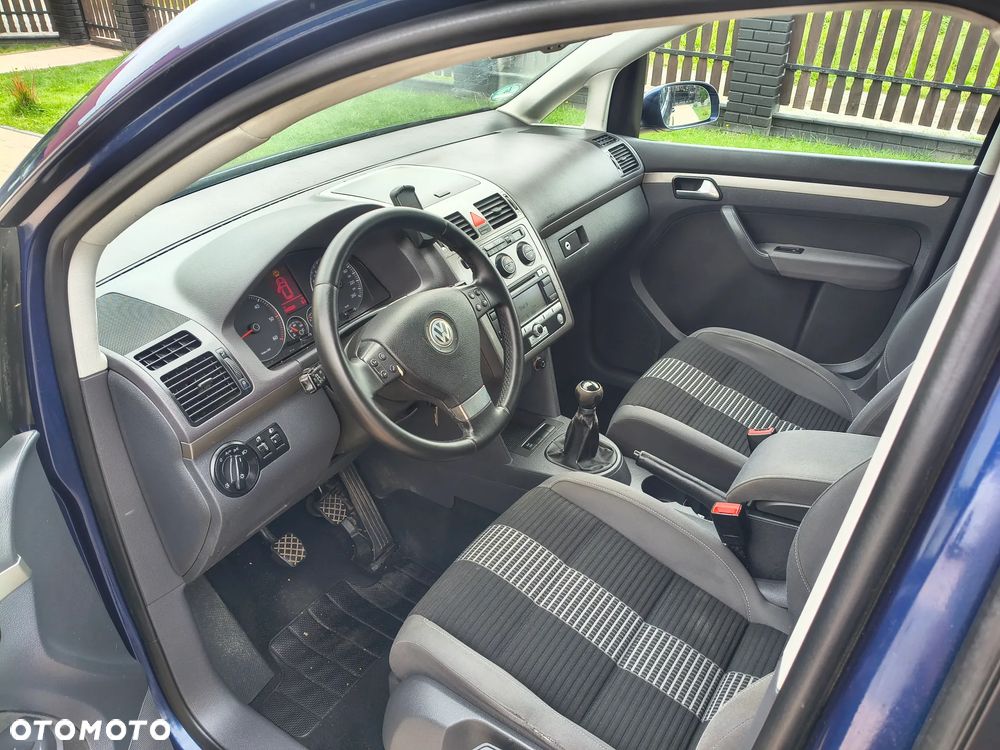 Volkswagen Touran - 10