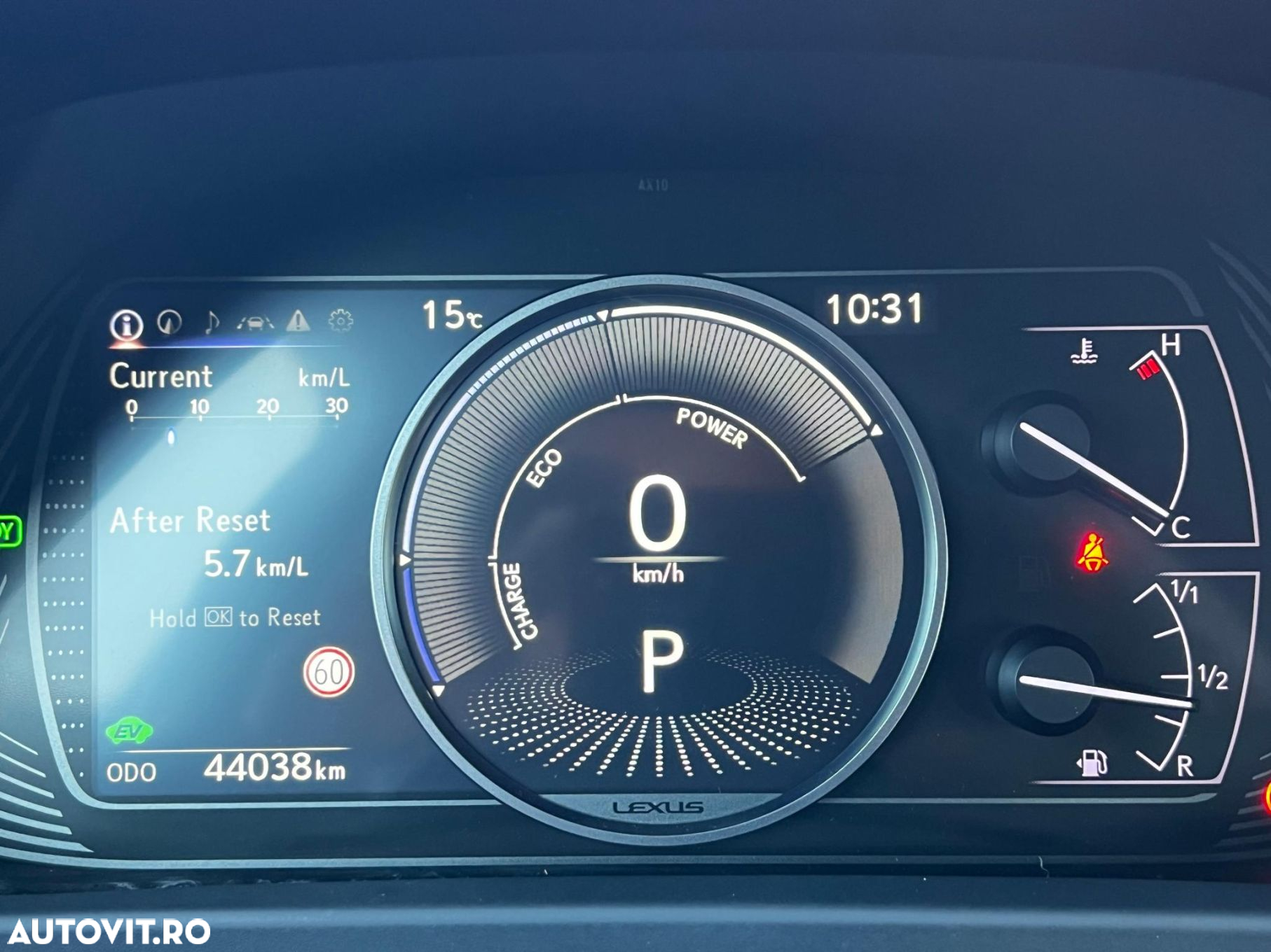 Lexus UX - 12