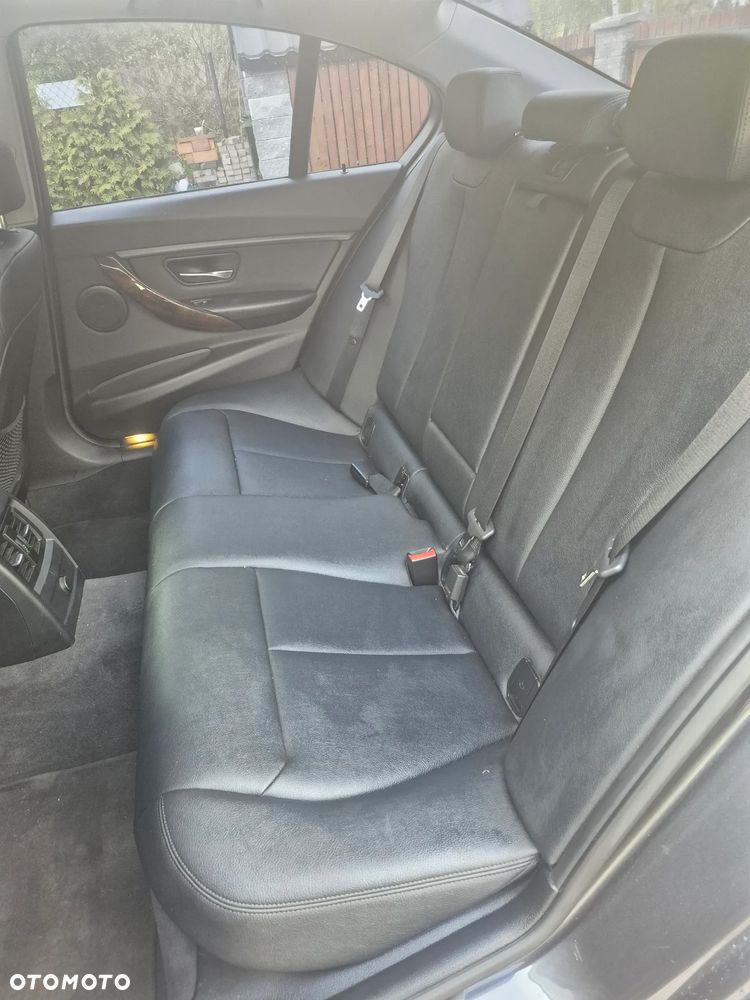 BMW Seria 3 328i - 12