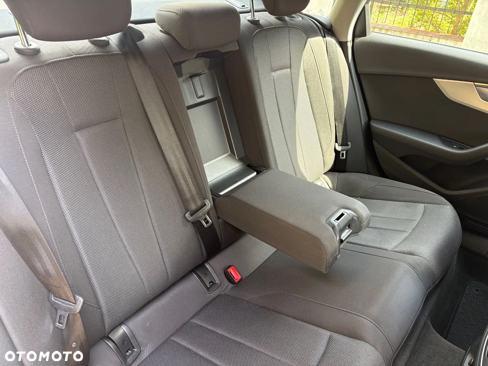 Audi A4 Limousine 35 TFSI mHEV Advanced S tronic - 12