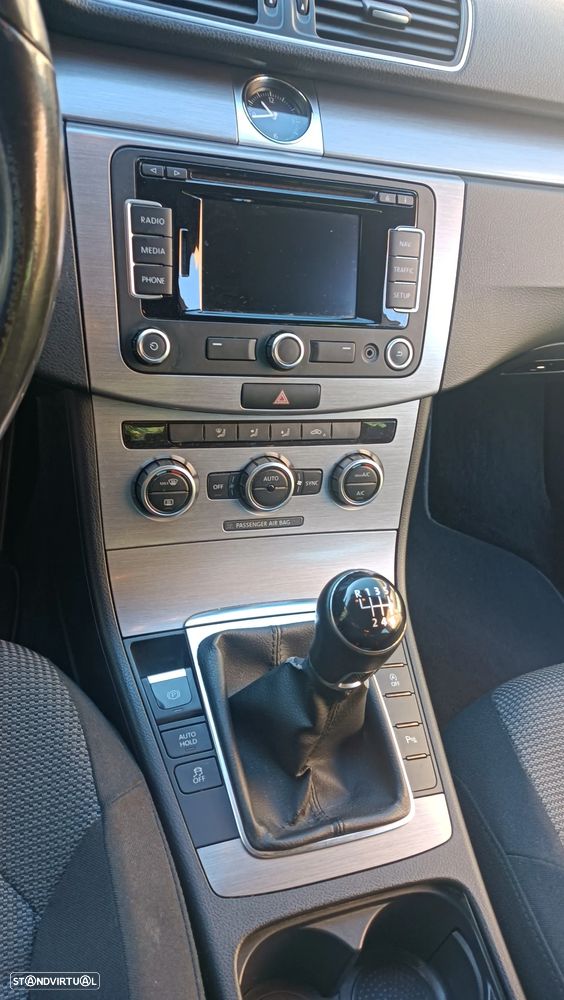 VW Passat 2.0 TDI Confortline - 4
