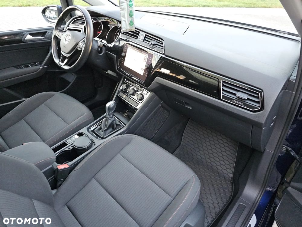 Volkswagen Touran - 13