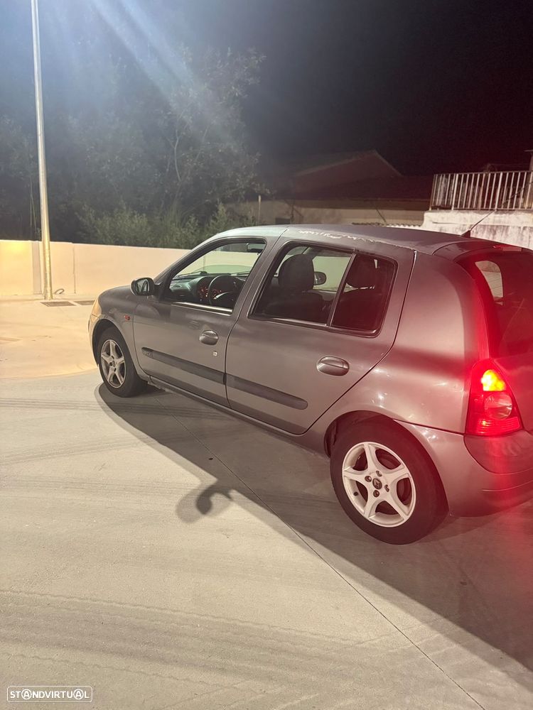 Renault Clio 1.5 dCi Privilège - 1