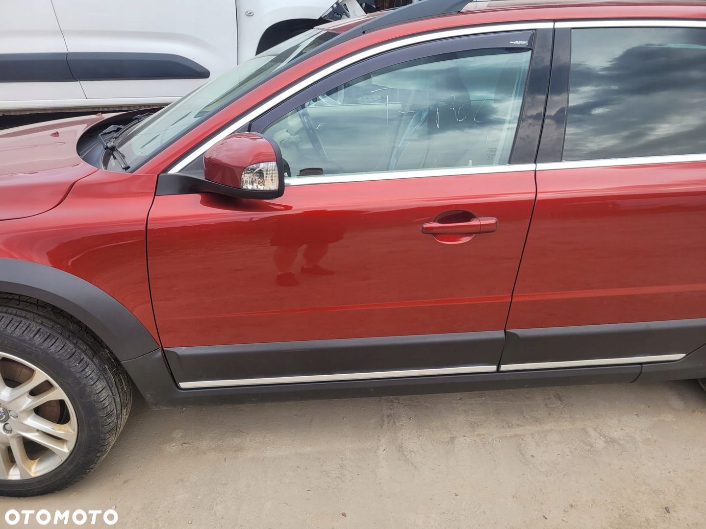 DRZWI LEWY PRZÓD VOLVO XC70 2008-2015 KOD KOLRU 702-46 - 1