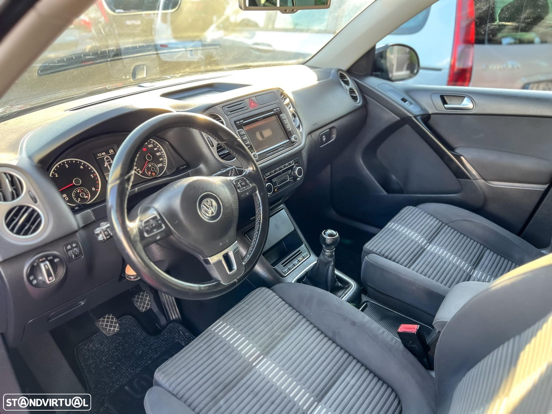 VW Tiguan 2.0 TDI Sport BlueMotion - 11
