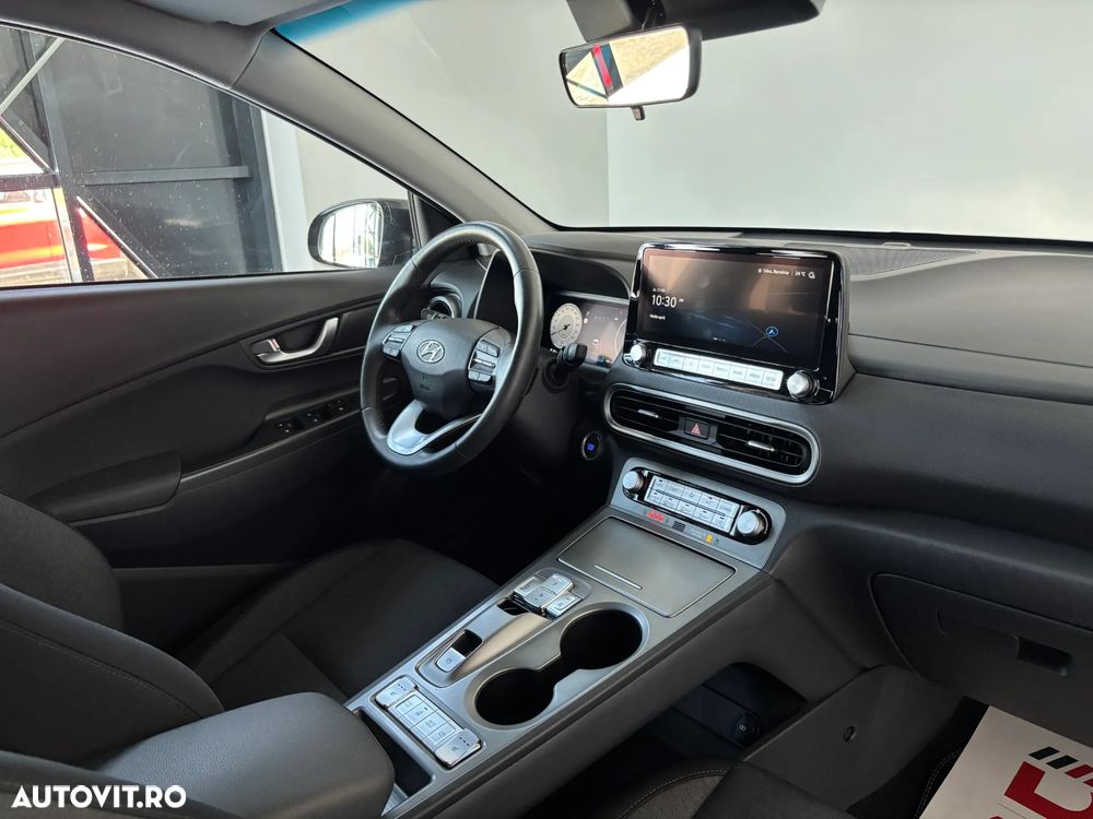 Hyundai KONA Select - 7