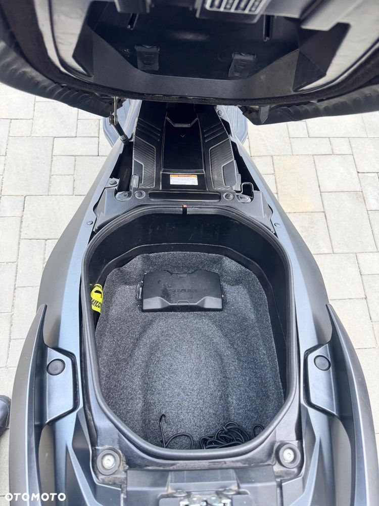 Suzuki Burgman - 32