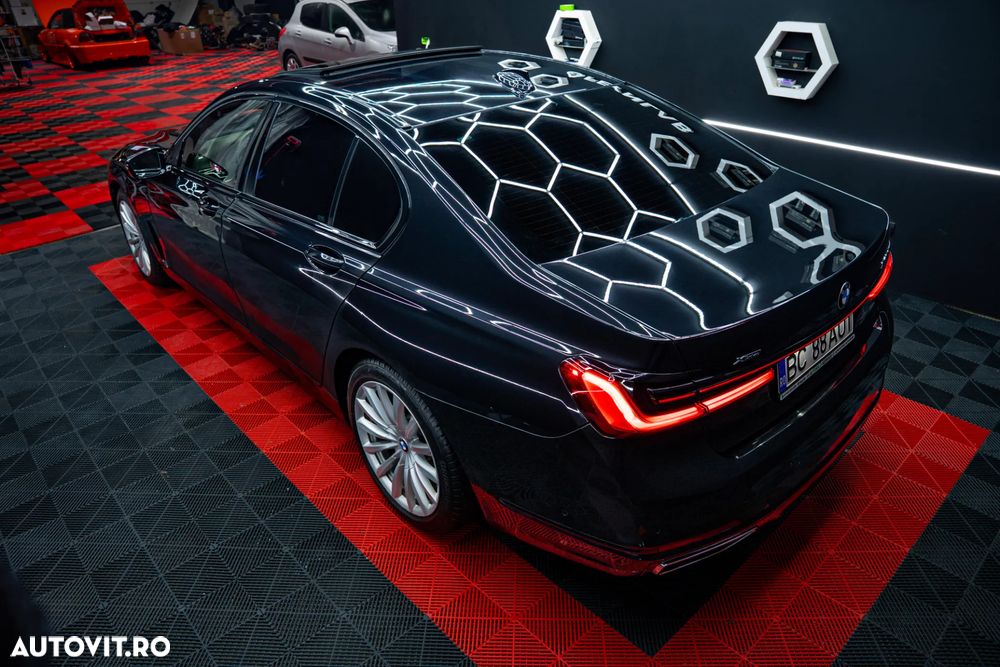 BMW Seria 7 740d xDrive MHEV - 33