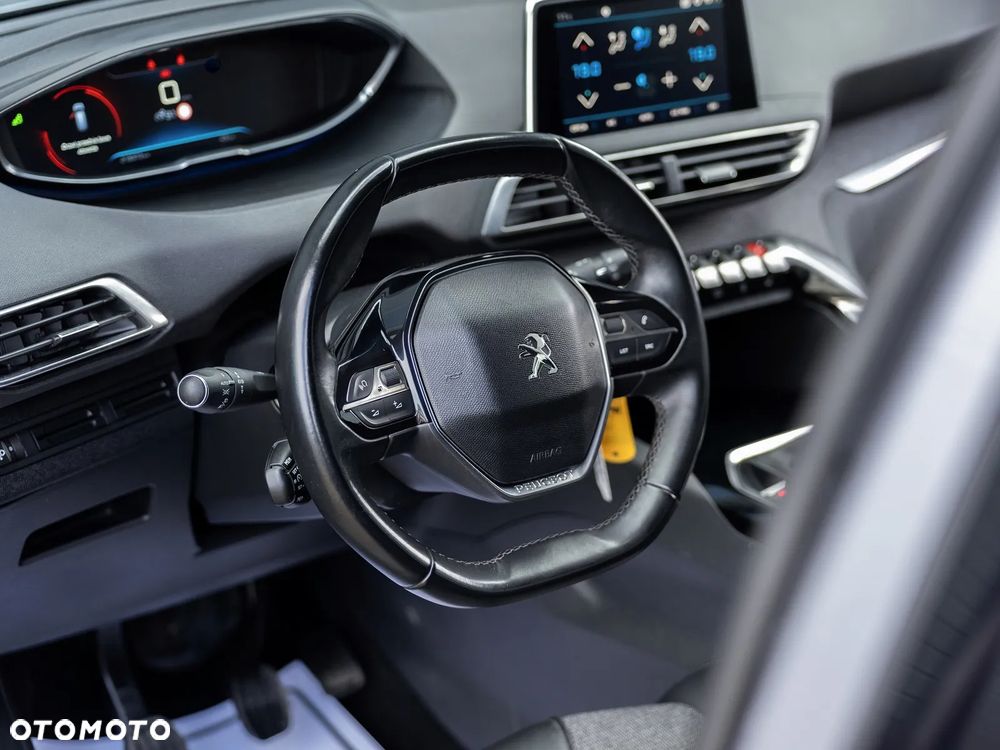 Peugeot 5008 1.6 BlueHDi Allure 7os - 18