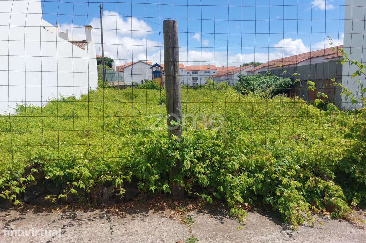 Lote para construção Rua Pintor Domingos Rebelo em Ponta Delgada - Grande imagem: 4/21