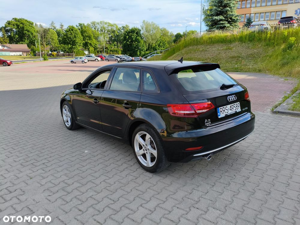 Audi A3 Sportback 1.6 TDI S tronic Attraction - 4
