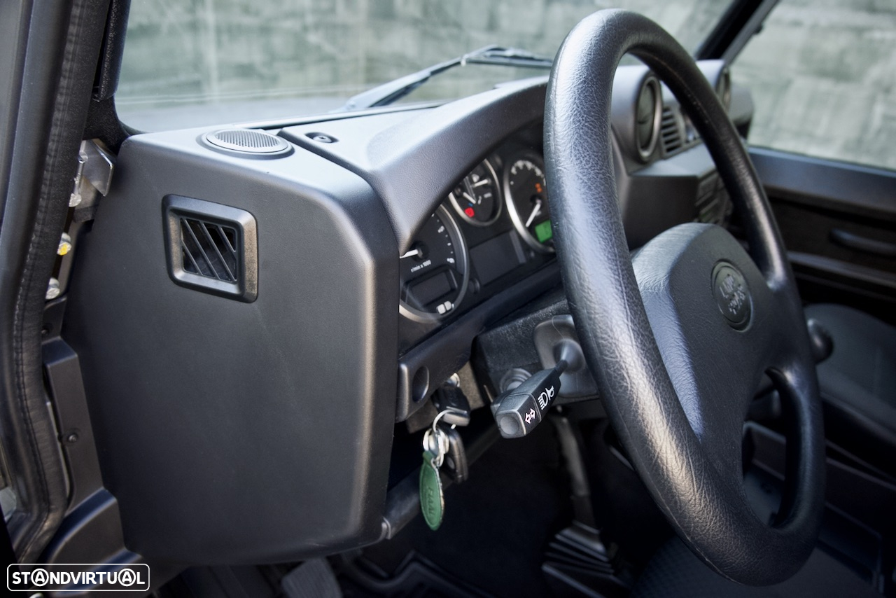 Land Rover Defender 110 SW 2.4 CRD S - 34