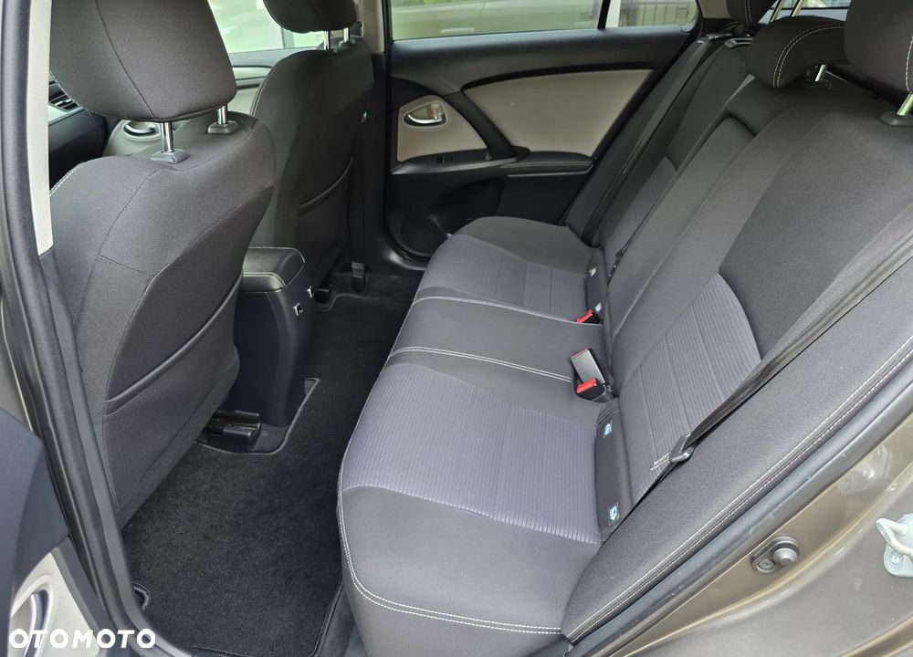 Toyota Avensis - 20