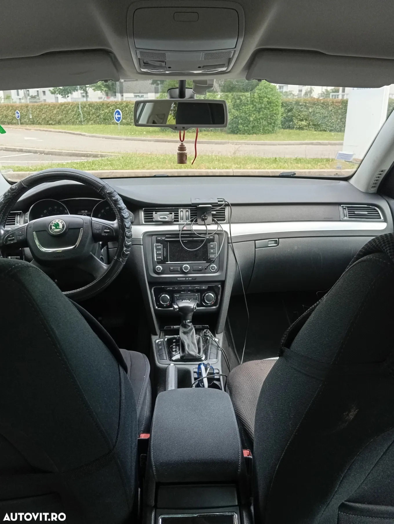 Skoda Superb Combi 2.0 TDI Ambition DSG - 8