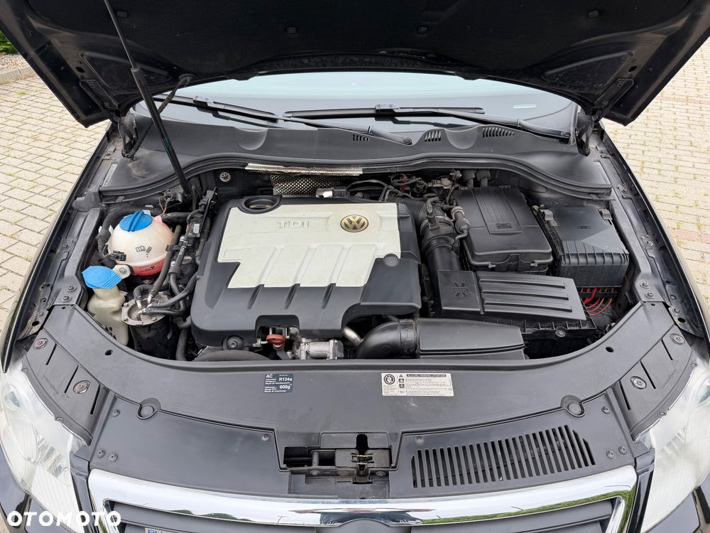 Volkswagen Passat 2.0 TDI DPF BlueMot Comfortline - 16