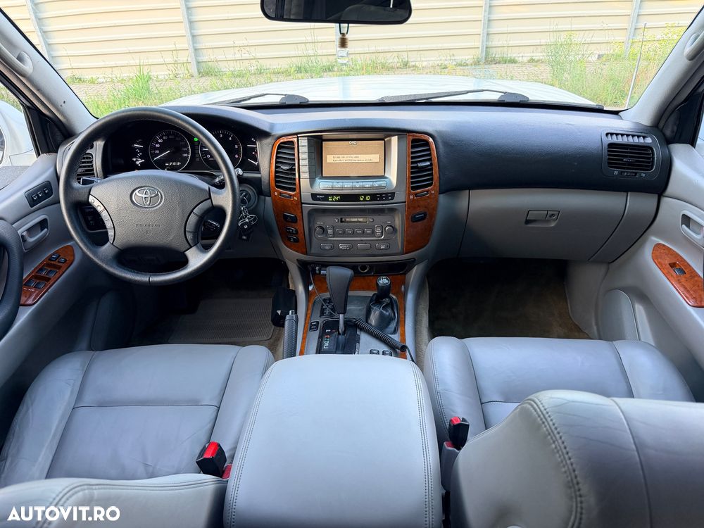 Toyota Land Cruiser - 7