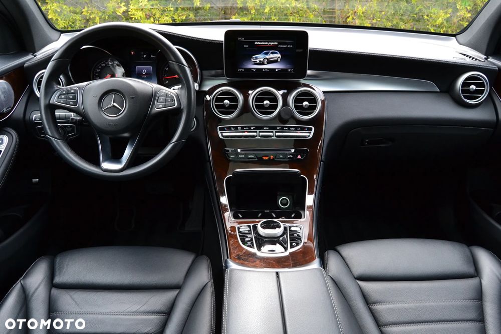 Mercedes-Benz GLC 300 4Matic 9G-TRONIC AMG Line - 38