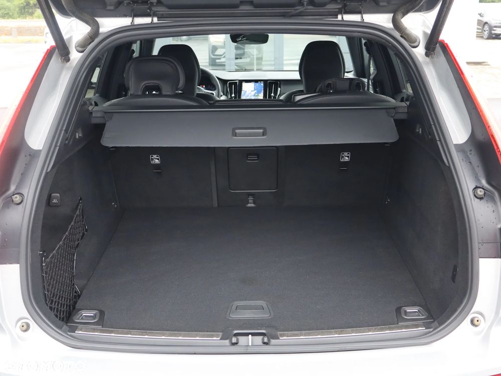 Volvo XC 60 B5 B AWD Plus Dark - 17