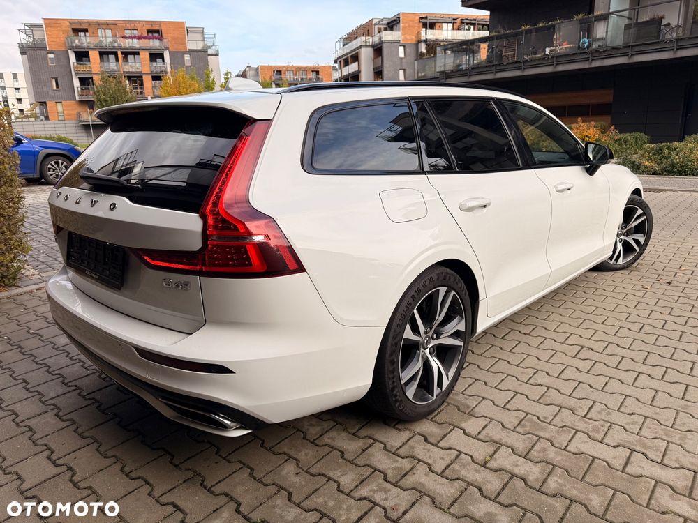 Volvo V60 D4 R-Design - 12