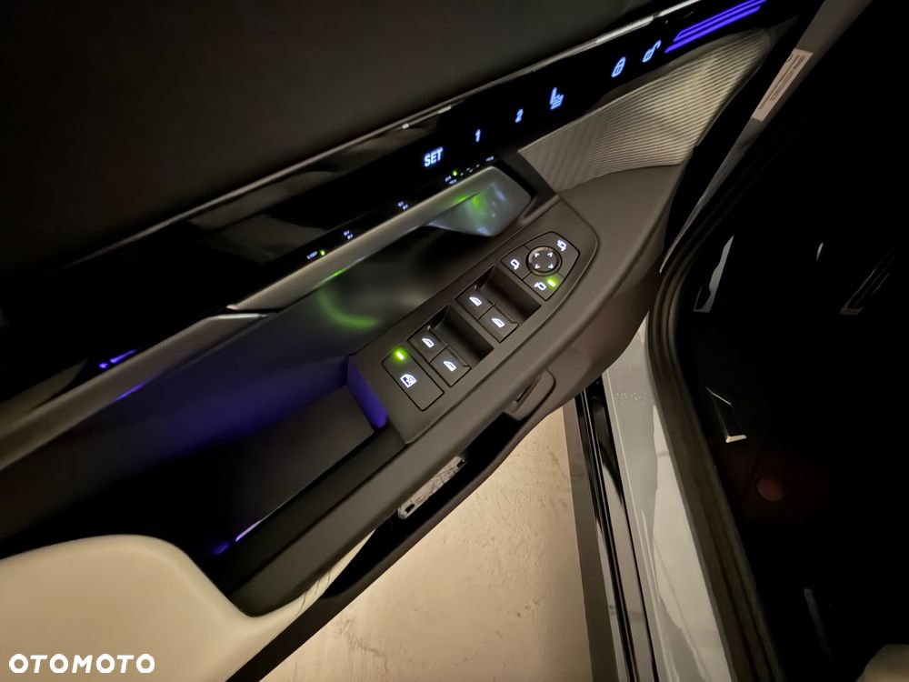 BMW Seria 5 520i mHEV - 10