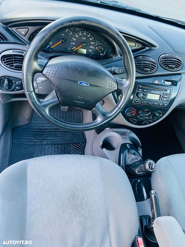 Ford Focus 1.6 16V Ghia - 23