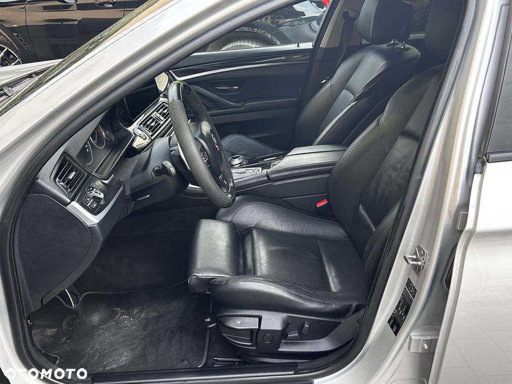 BMW Seria 5 525d - 12