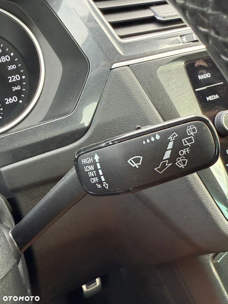 Volkswagen Tiguan 2.0 TDI SCR 4MOTION (BlueMotion Tech) Sound - 39