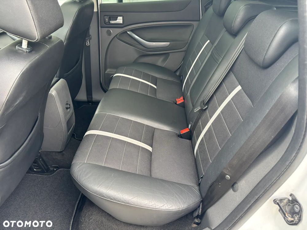 Ford Kuga 2.0 TDCi 2x4 Titanium - 6