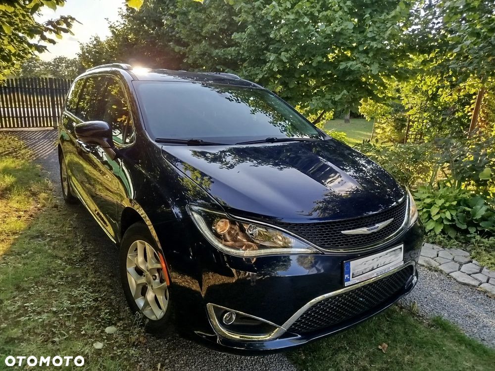 Chrysler Pacifica - 3