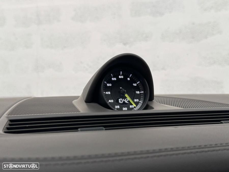 Porsche Panamera 4 E-Hybrid - 27