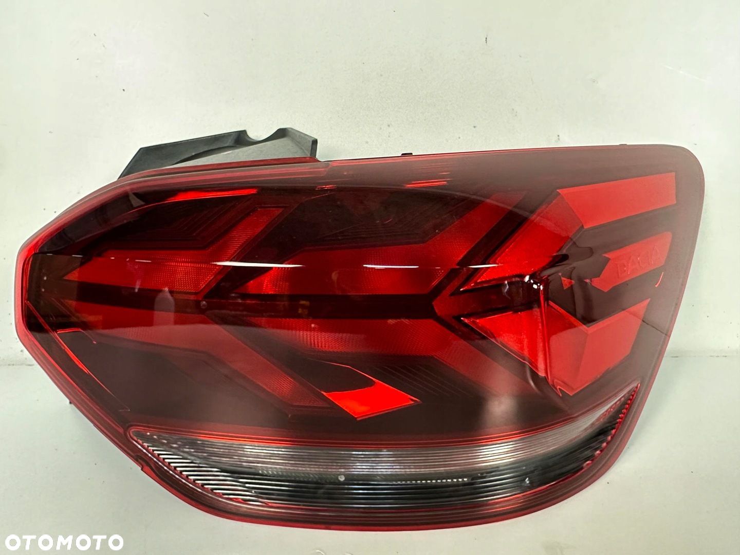 LAMPA TYL TYLNA PRAWA DACIA SANDERO III 3 LED 265509530R EUROPA CALA - 1