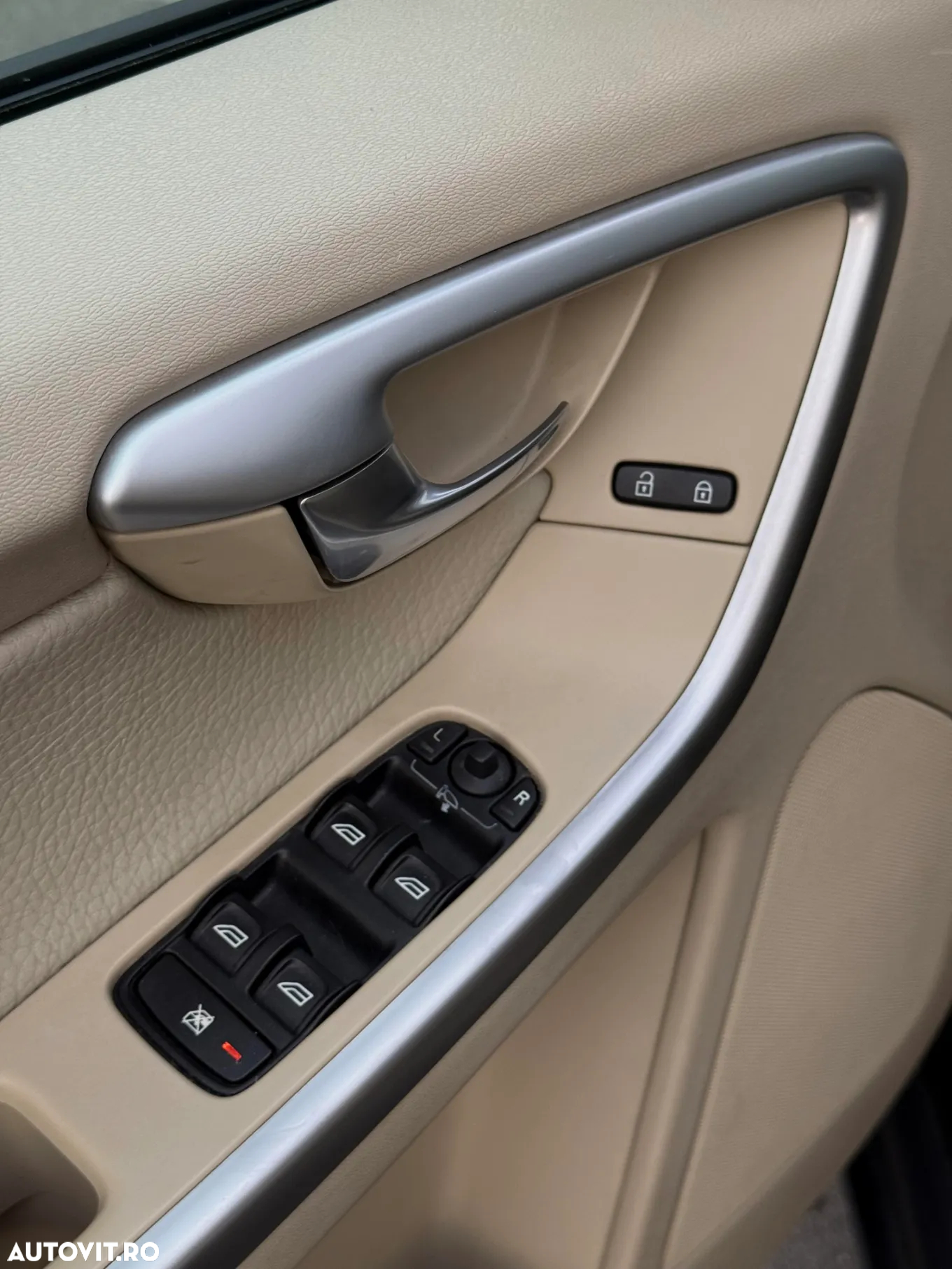 Volvo XC 60 2.4D AWD Kinetic - 23