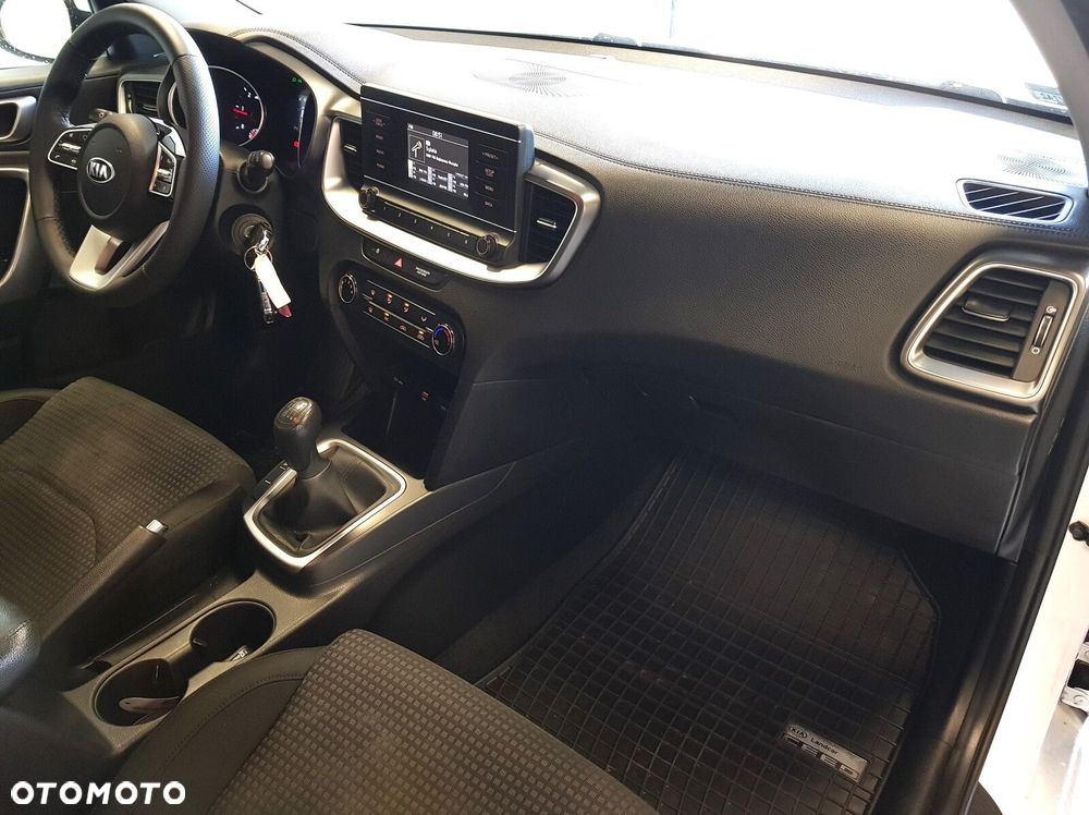 Kia Ceed - 22