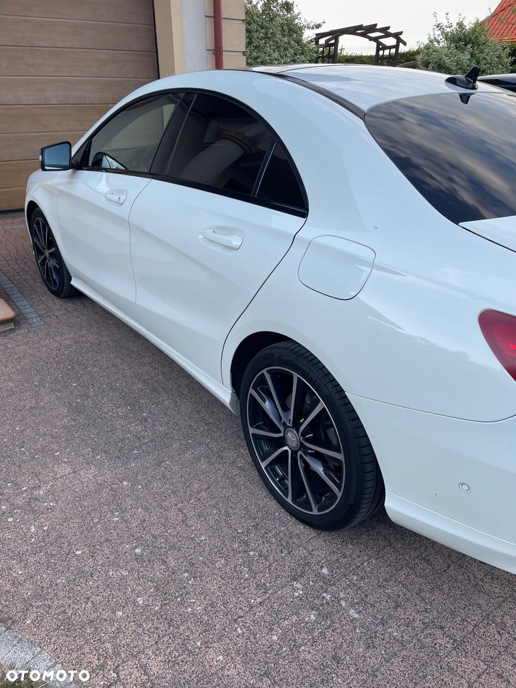 Mercedes-Benz CLA 180 AMG Line - 9