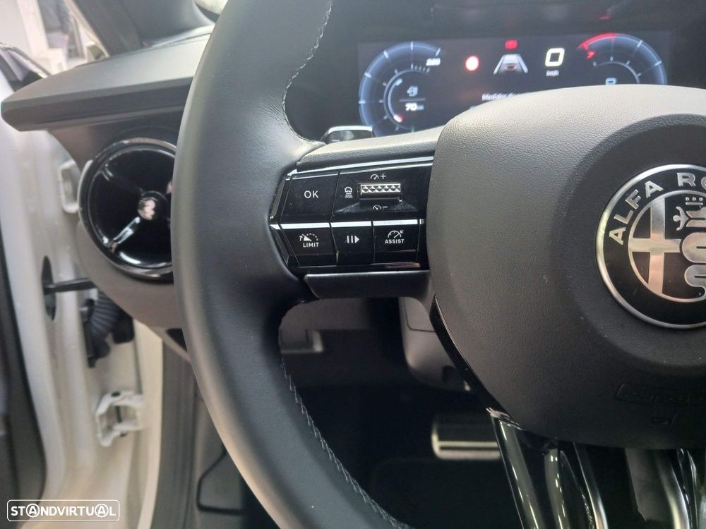 Alfa Romeo Junior 1.2 Speciale eDCT6 - 24