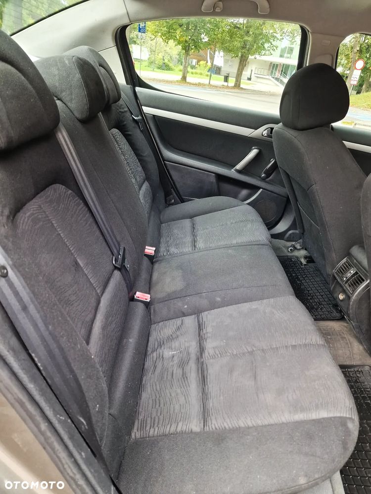 Peugeot 407 - 13