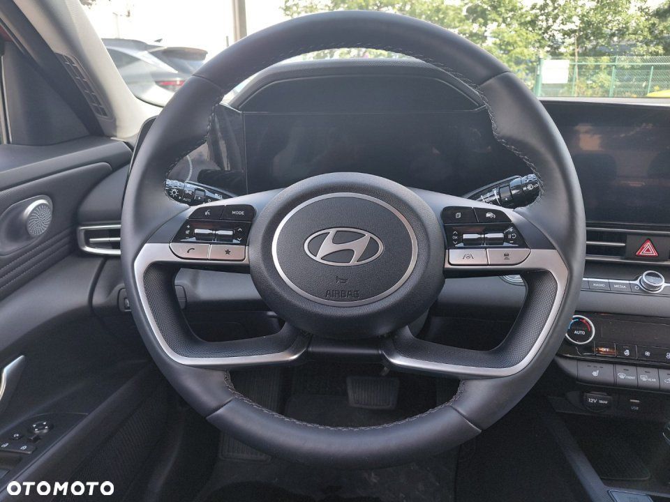 Hyundai Elantra - 12