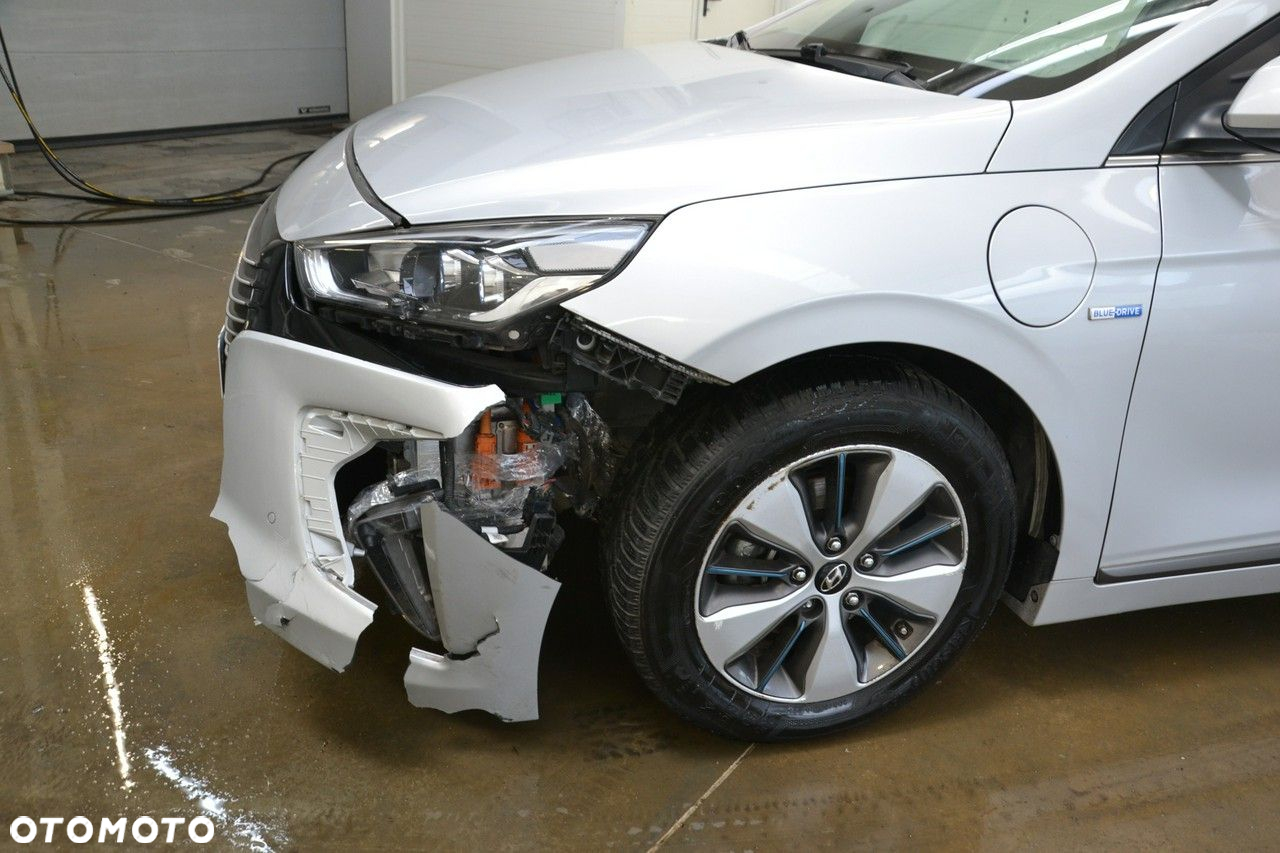 Hyundai IONIQ - 15