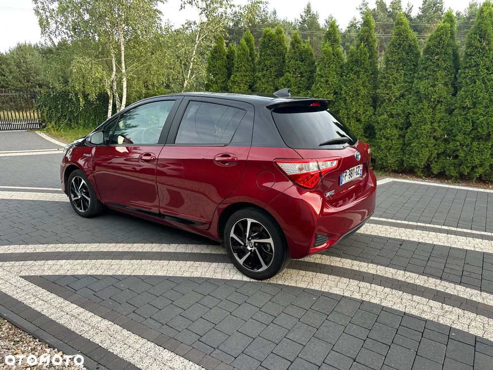 Toyota Yaris Hybrid 100 Selection Platinum - 17