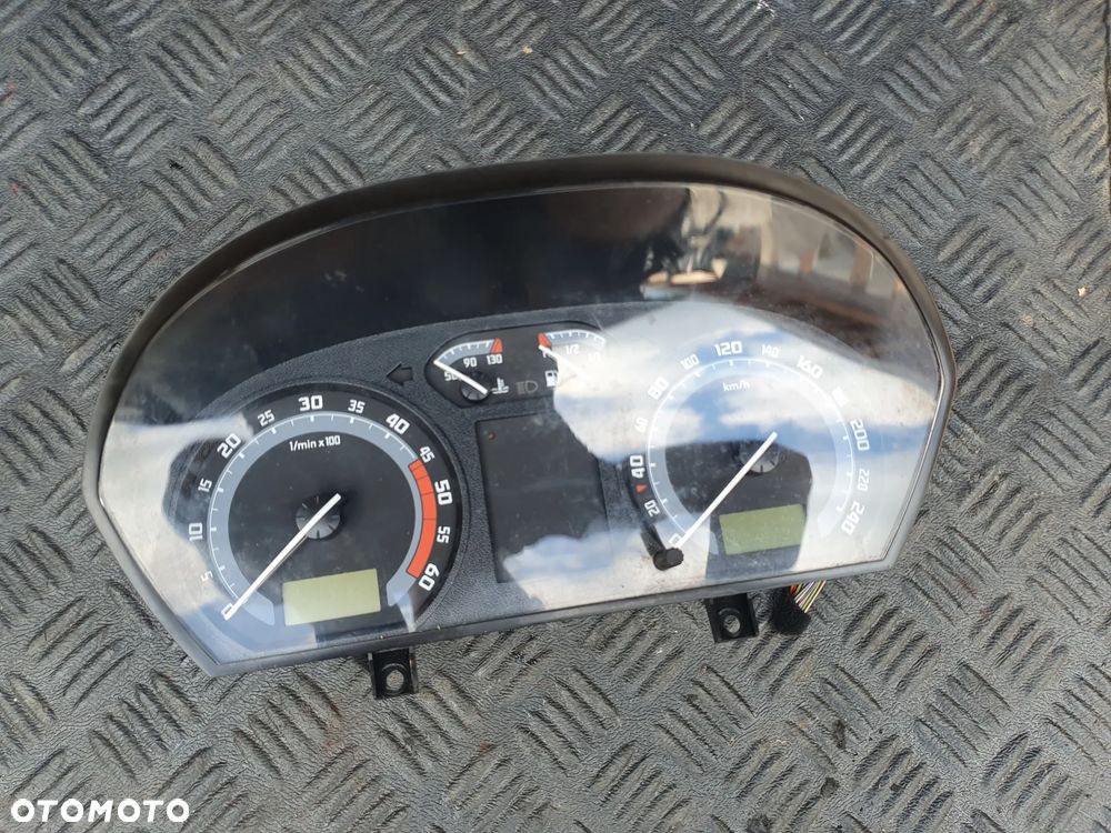 Licznik Obrotomierz Skoda Fabia 6Y0920862E 110080252024 VDO EUROPA - 1