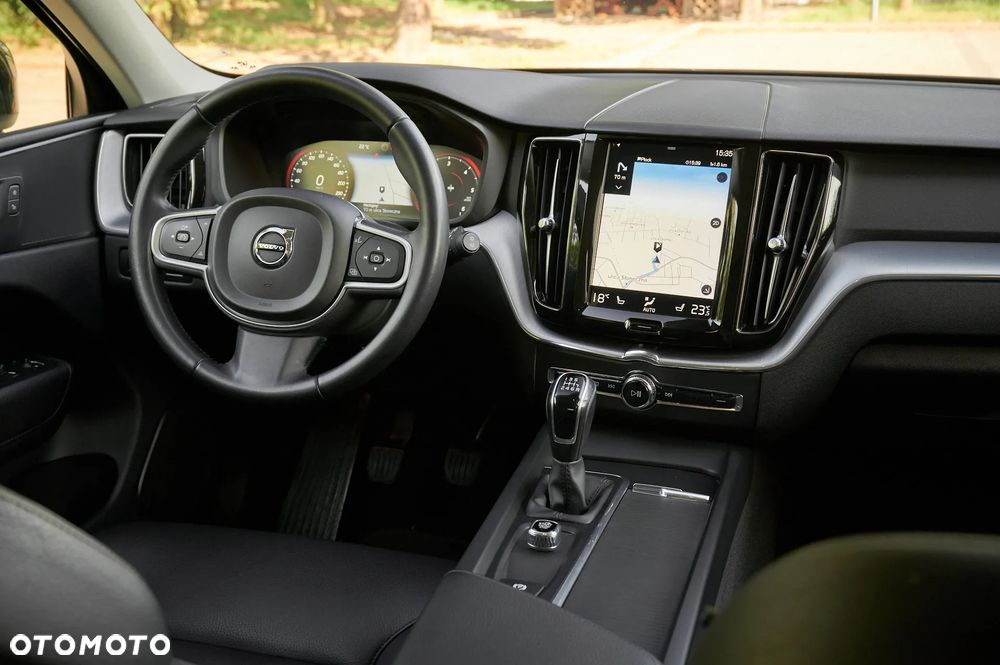 Volvo XC 60 D3 Momentum Pro - 35