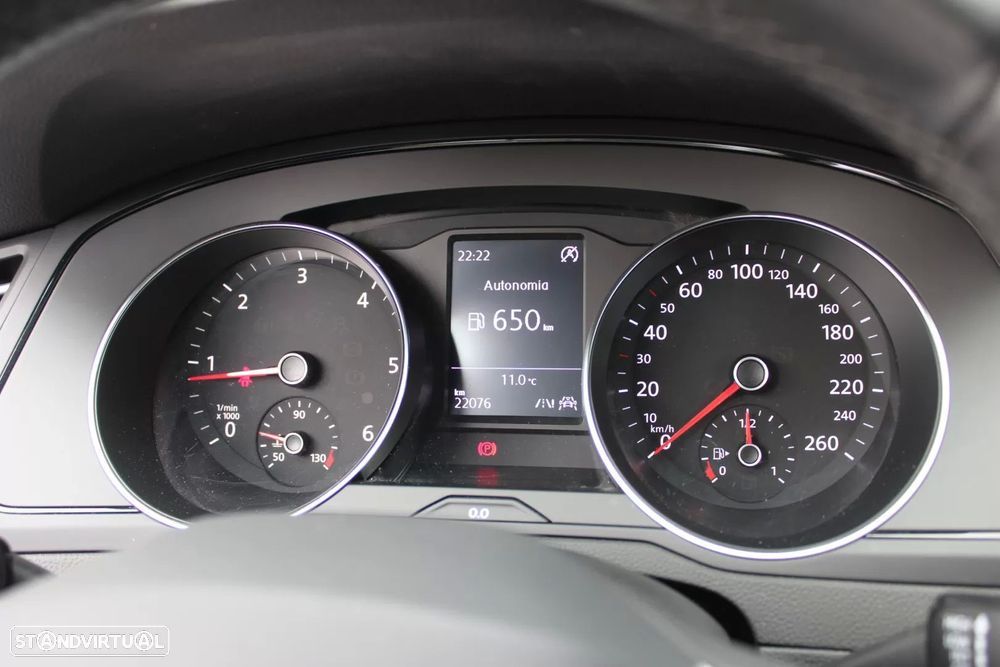 VW Passat 2.0 TDI Elegance - 33