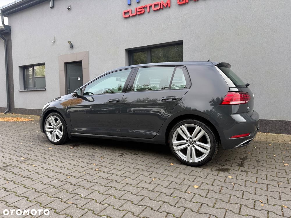 Volkswagen Golf - 6