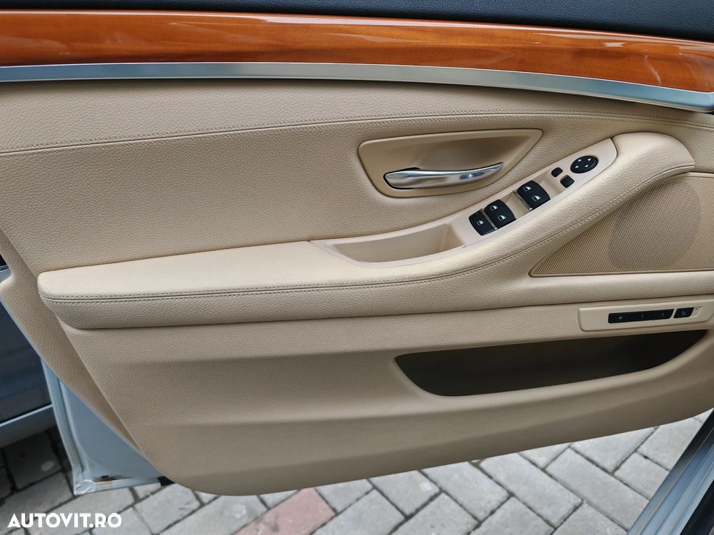 BMW Seria 5 525d xDrive AT - 33