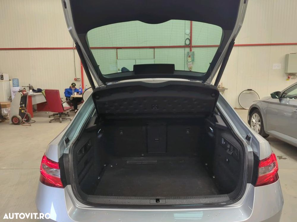 Skoda Superb 2.0 TDI DSG Ambition - 11